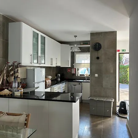 Vivenda Alfamar 2120 - 180m Da Casa de Férias *