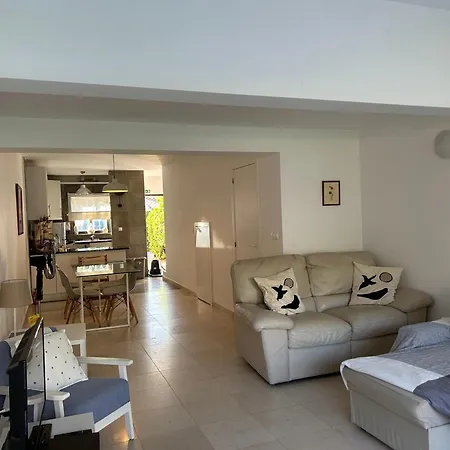 Vivenda Alfamar 2120 - 180m Da *